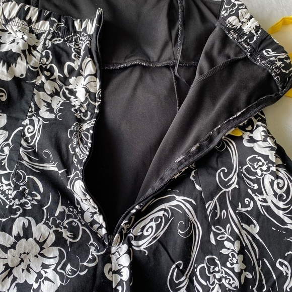 Jolie Black + White Floral Print Strapless Mini/Midi Pleated Dress Size 10 - Picture 9 of 15